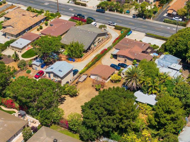1565 Chestnut Avenue, Carlsbad CA: https://media.crmls.org/mediaz/7755902f-2d0b-4606-adee-1e0235a61590.jpg