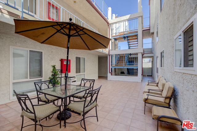 320 Hermosa Avenue, Hermosa Beach, California 90254, 2 Bedrooms Bedrooms, ,2 BathroomsBathrooms,Residential,Sold,Hermosa,22135925