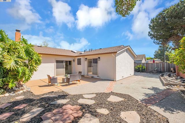 36339 Beech Pl, Newark CA: https://media.crmls.org/mediaz/7756feb2-a38c-4ed6-a195-ff0b0c420b13.jpg