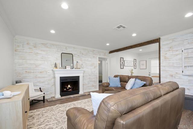 Detail Gallery Image 4 of 12 For 586 Del Mar, Chula Vista,  CA 91910 - 3 Beds | 2 Baths