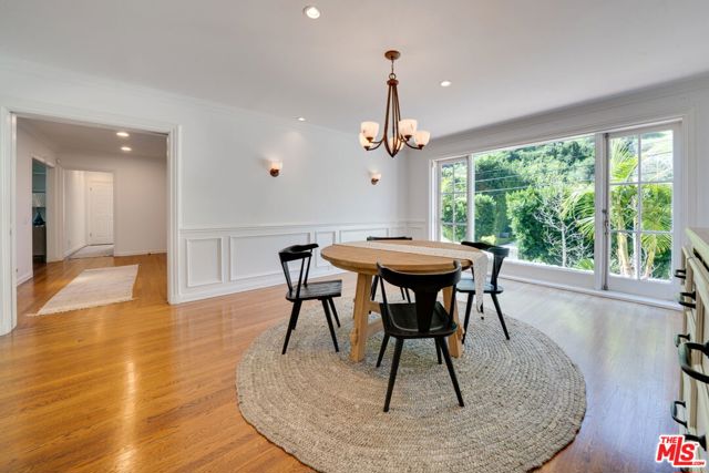 2628 MANDEVILLE CANYON Road, Los Angeles CA: https://media.crmls.org/mediaz/77574427-a3da-44c1-8958-046041b02c7d.jpg
