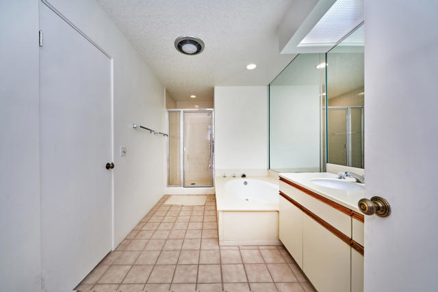 10317 Sunningdale Drive, Rancho Mirage CA: https://media.crmls.org/mediaz/77579abf-f6eb-4984-93de-8e94a5b6dd83.jpg