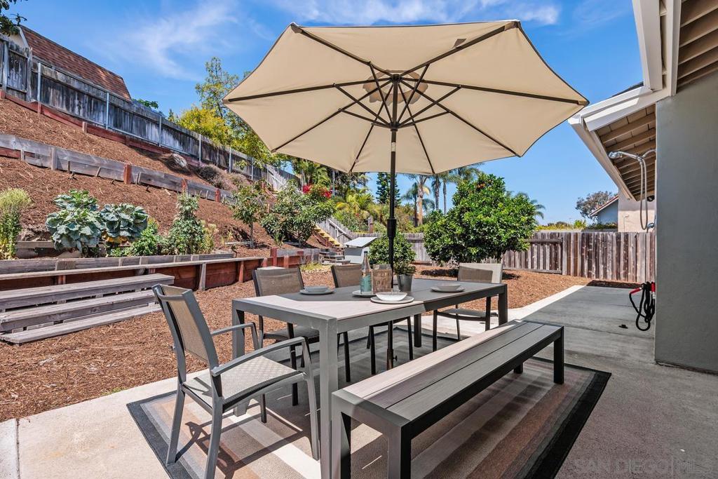 1570 Avenida De Los Lirios - photo 15