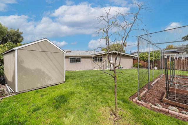 Image 39 of 49 For 1130 Breezewood Court