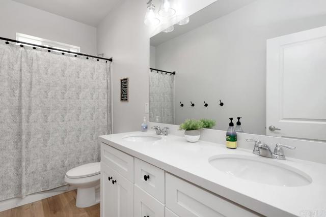 1643 Raecorte Place, Escondido CA: https://media.crmls.org/mediaz/7758e981-7135-4be7-89ef-c81ef4234262.jpg