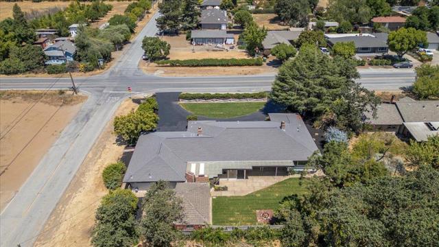 190 W San Martin Avenue, San Martin CA: https://media.crmls.org/mediaz/775994cc-27a5-4e53-862c-eeb640ae303a.jpg