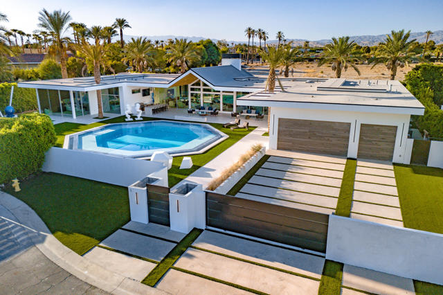 1 Makena Lane, Rancho Mirage CA: https://media.crmls.org/mediaz/775a2aa0-dd2d-4f4d-bdb0-5a246d2c1a1f.jpg