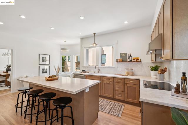 101 Palm Dr, Piedmont CA: https://media.crmls.org/mediaz/775a3756-42de-4f4d-9d0e-1e9486ce5724.jpg
