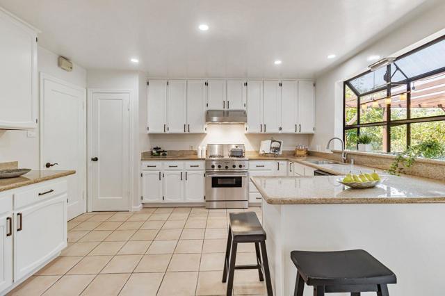 833 Alameda De Las Pulgas, Belmont CA: https://media.crmls.org/mediaz/775a5e0a-15f1-4dc6-8d4d-0bd46ffc45d0.jpg