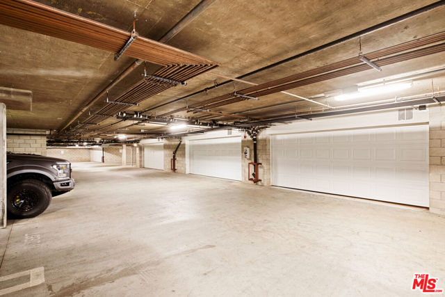 1212 Ocean Park Boulevard, Santa Monica CA: https://media.crmls.org/mediaz/775a62d0-8d3e-44c4-ba60-1af3cd7559e9.jpg