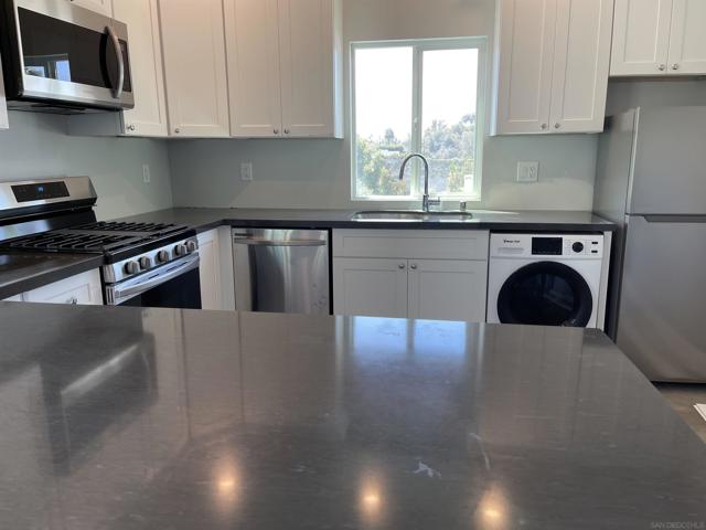 4605 4607 Terrace Dr, San Diego CA: https://media.crmls.org/mediaz/775a7cdc-6e03-46af-8d97-e43067f47ba3.jpg