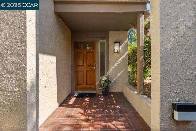 1617 Ptarmigan Dr, Walnut Creek CA: https://media.crmls.org/mediaz/775b6c32-383b-4bfa-a200-feaca054a9ce.jpg