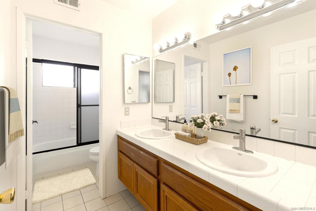 MLS #250043588SD image #11