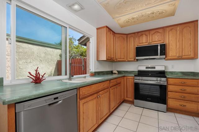 12991 Caminito Bodega, Del Mar CA: https://media.crmls.org/mediaz/775bc520-a1e3-4e5c-9cf3-fb52c3c4fe3b.jpg