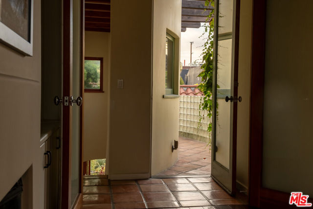 416 Carroll Canal, Venice CA: https://media.crmls.org/mediaz/775bd34f-af88-4bda-8010-3bfaca1ba162.jpg