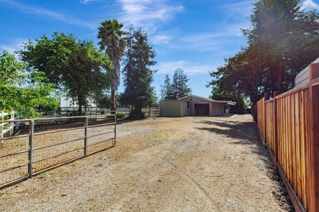10495 Garcia Lane, Gilroy CA: https://media.crmls.org/mediaz/775c1af7-606d-4372-9979-53bc228803a9.jpg