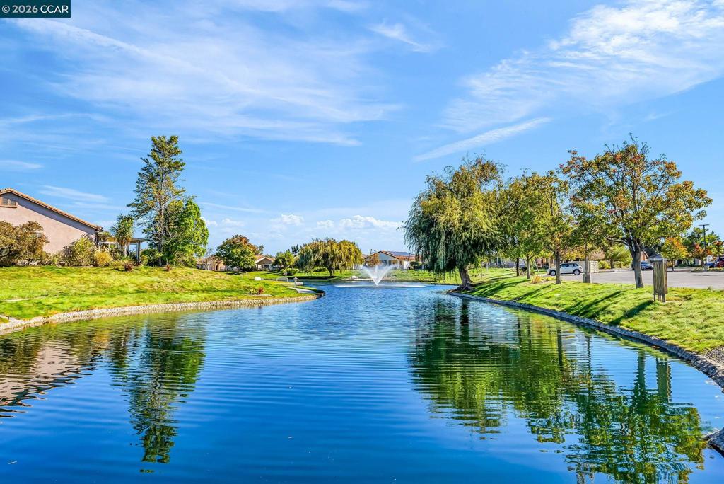 https://media.crmls.org/mediaz/775c3a3d-738b-4b0d-a45d-0c911887d2e1.jpg?preset=X-Large