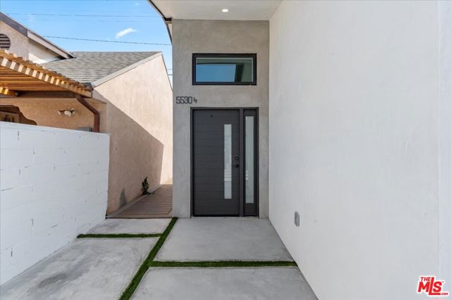 5530 Geer Avenue, Los Angeles CA: https://media.crmls.org/mediaz/775ca38b-01c4-47b9-bdd9-b6628dace4f5.jpg