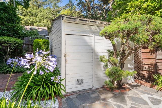 1658 Gouldin Rd, Oakland CA: https://media.crmls.org/mediaz/775cf754-1efa-4cfe-91b2-8a8626818252.jpg