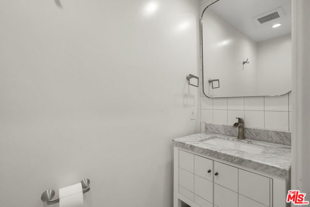 9747 Haines Canyon Avenue, Tujunga CA: https://media.crmls.org/mediaz/775dd683-c23c-4243-90d6-187ec6c33d87.jpg