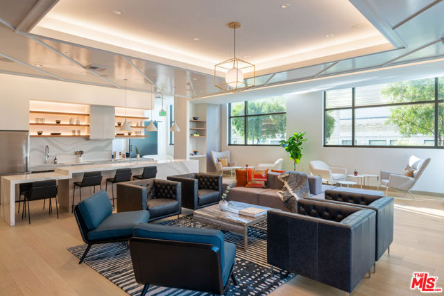 400 S Broadway, Los Angeles CA: https://media.crmls.org/mediaz/775def5e-3659-47b9-a37c-44d72e379080.jpg