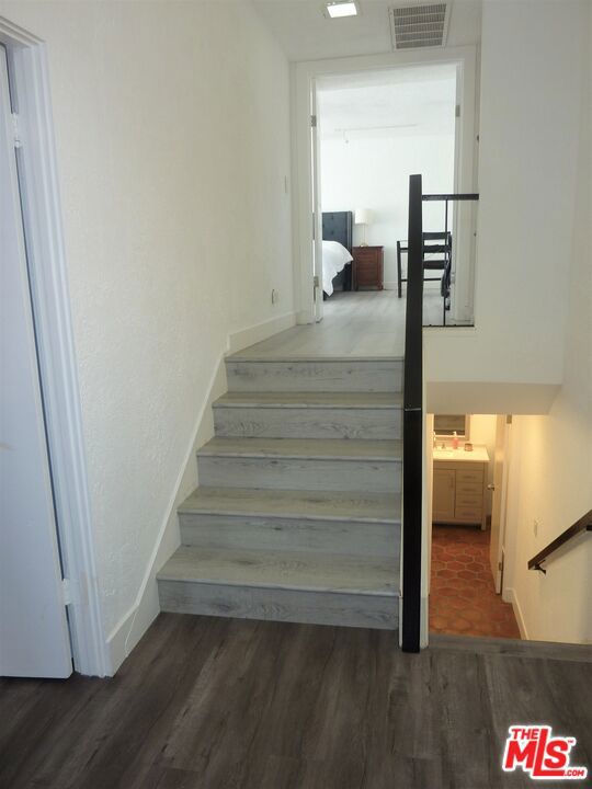 13065 Mindanao Way, Marina del Rey CA: https://media.crmls.org/mediaz/775e45ee-3b98-4623-91ea-7ef5388988df.jpg