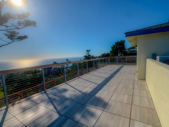 532 Heathcliff Dr, Pacifica CA: https://media.crmls.org/mediaz/775e5c56-94a2-4cf9-8e63-0ca7ead952ad.jpg