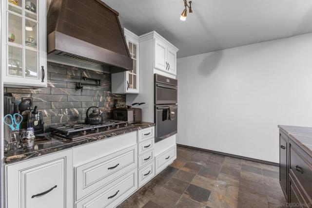 8524 Big Rock Rd, Santee CA: https://media.crmls.org/mediaz/775f58e9-bc23-46a1-bb00-d9f67f283521.jpg