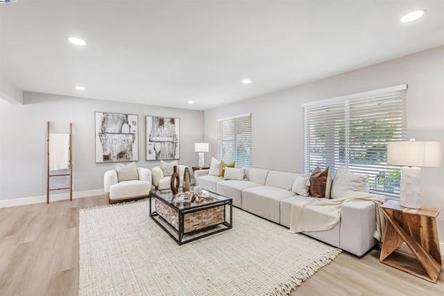 2531 Willowren Way, Pleasanton CA: https://media.crmls.org/mediaz/775f7141-1479-4f9e-9625-90933c3c11f3.jpg