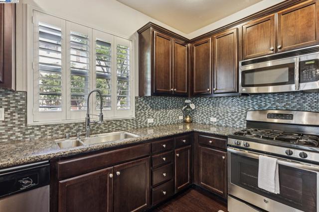 5010 Barrenstar Way, San Ramon CA: https://media.crmls.org/mediaz/775fc657-8008-42af-a9ba-edaa820ad68f.jpg