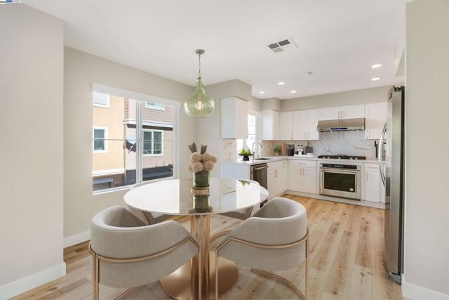 4579 Mangrove Dr, Dublin CA: https://media.crmls.org/mediaz/77600586-b320-4703-9968-59c671702f36.jpg