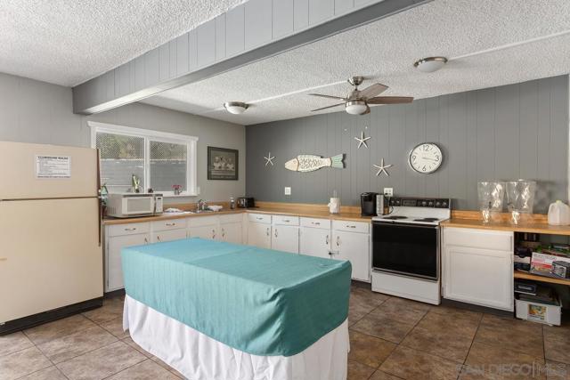 3606 Vista Rey, Oceanside CA: https://media.crmls.org/mediaz/77600e46-ba5a-4e24-83ca-849639b92b8a.jpg