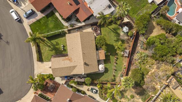 1007 Genie Ln, Cardiff by the Sea CA: https://media.crmls.org/mediaz/77605d9b-ed96-4247-b8e8-f1d0e2781f19.jpg