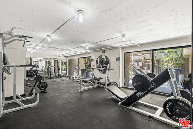 750 N Kings Road, West Hollywood CA: https://media.crmls.org/mediaz/776060a3-471c-4c7e-979b-189e84659695.jpg
