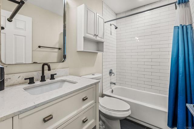 Detail Gallery Image 14 of 25 For 4136 Lynette Cir, Oceanside,  CA 92056 - 3 Beds | 2 Baths