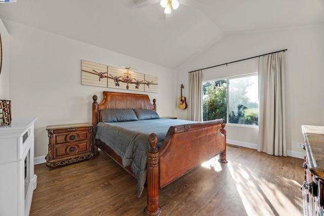 2380 Wayfarer Dr, Discovery Bay CA: https://media.crmls.org/mediaz/7760db79-5f0f-44eb-9292-8ad60a53f25d.jpg