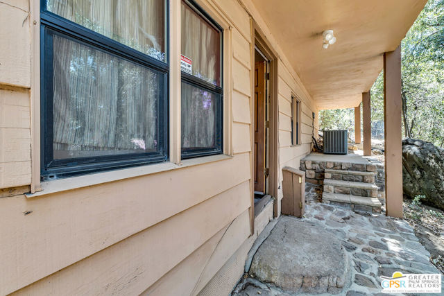 26540 Crestview Drive, Idyllwild CA: https://media.crmls.org/mediaz/77616e58-d6ea-4bdc-a0ff-7d31f3525486.jpg