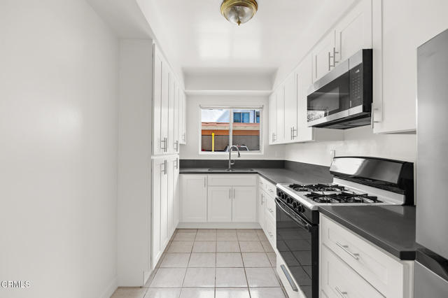 Detail Gallery Image 18 of 29 For 210 S Catalina Ave, Pasadena,  CA 91106 - – Beds | – Baths