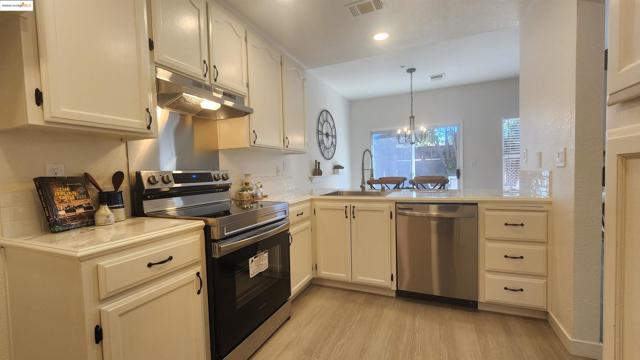 128 Harris Cir, Bay Point CA: https://media.crmls.org/mediaz/77622069-e11d-454e-b16a-de433f030d49.jpg
