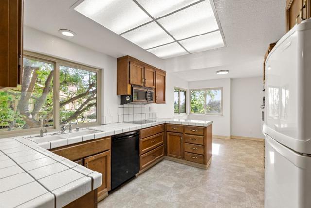 8356 Charbono Court, San Jose CA: https://media.crmls.org/mediaz/7762aeaf-9721-4690-b4d3-697db8d049c7.jpg
