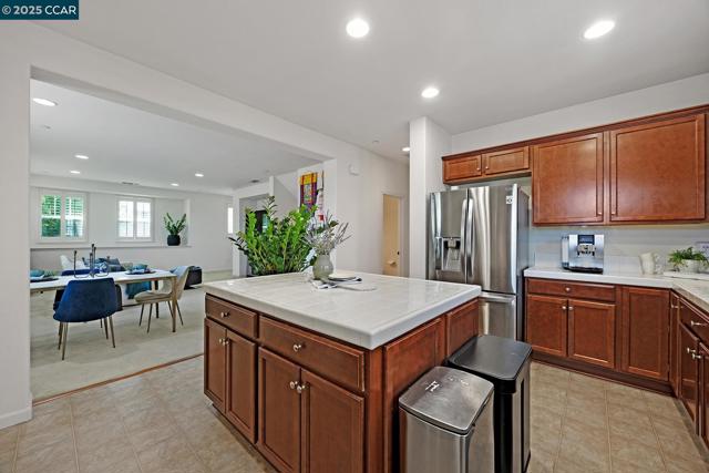 6939 Mariposa Cir, Dublin CA: https://media.crmls.org/mediaz/7762c6ef-32f3-4d8f-8005-6ae3188443e2.jpg