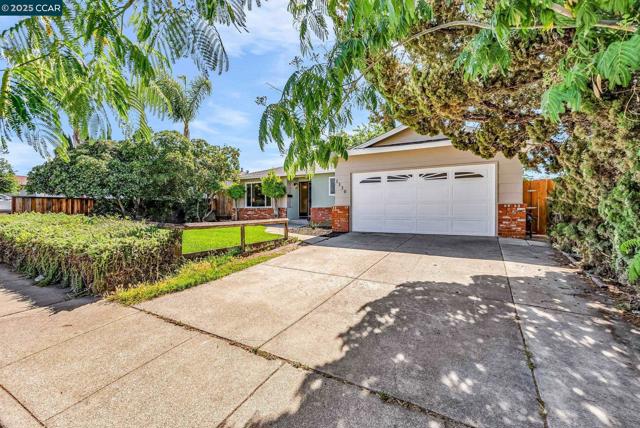 1330 Aster Dr, Antioch CA: https://media.crmls.org/mediaz/7762cbce-93be-489e-b1cd-90f001b4caca.jpg