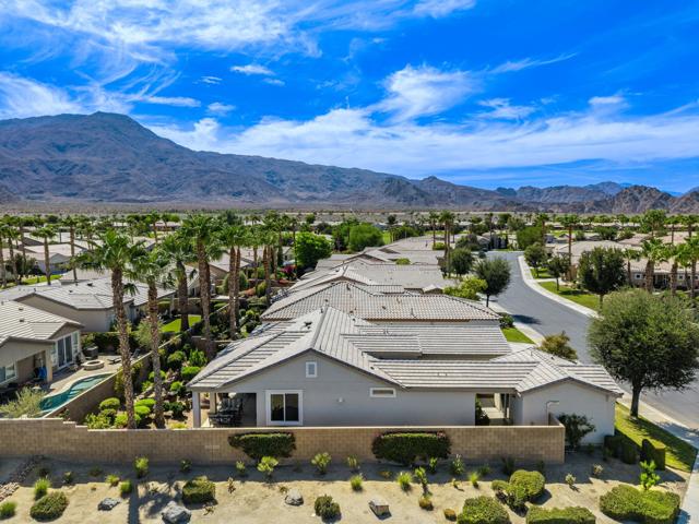 81497 Golden Poppy Way, La Quinta CA: https://media.crmls.org/mediaz/77641916-e1b2-4060-8234-eca9a094c26f.jpg