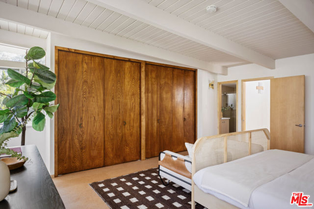 7349 Pacific View Drive, Los Angeles CA: https://media.crmls.org/mediaz/7764281c-daca-4fbe-895d-d76c731d7727.jpg
