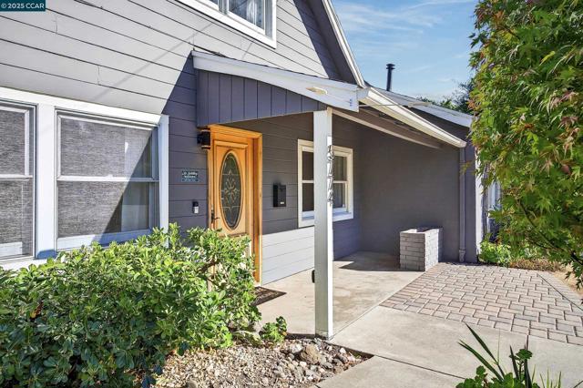 5774 Friar Ct, El Sobrante CA: https://media.crmls.org/mediaz/7764b4d6-da14-4be0-942f-28a22c6b7ec7.jpg