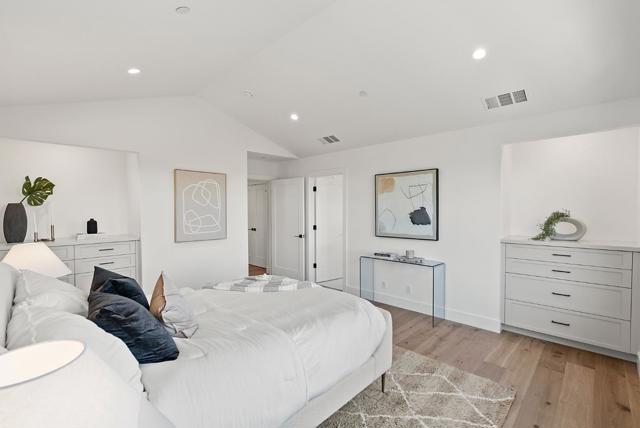 310 W 39th Avenue, San Mateo CA: https://media.crmls.org/mediaz/7765287a-86c1-4d6c-91c8-4037f1124176.jpg