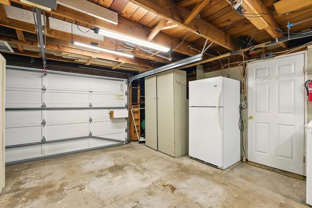 511 Marine View Avenue, Belmont CA: https://media.crmls.org/mediaz/77656ef7-5fa6-4b95-a31e-711d7c2205b6.jpg