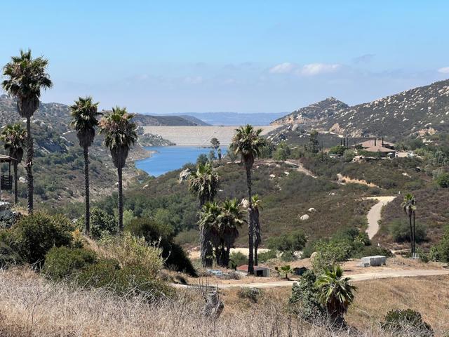 15950 Green Valley Heights Road, Ramona CA: https://media.crmls.org/mediaz/77660b21-74f1-401d-824a-a3778ae16e9c.jpg