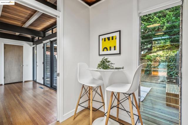 5855 Chelton Dr, Oakland CA: https://media.crmls.org/mediaz/77663708-ffeb-42ee-8aa3-11433d3ff2b6.jpg