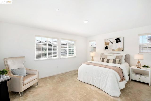 112 Willowrun Way, Oakley CA: https://media.crmls.org/mediaz/77666c3e-e616-4bbf-b04c-4e35490f79c8.jpg